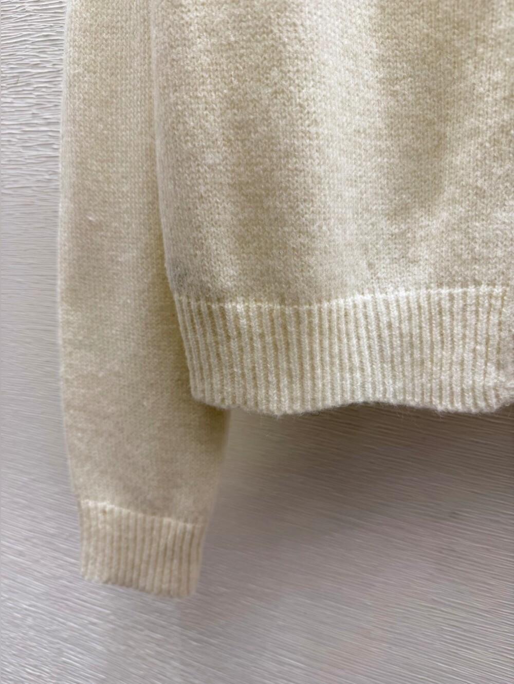 Chanel Cream Knit Cardigan with Black Bow Detail Size36 - Picture 8 of 9